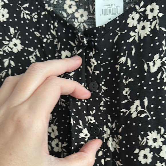 Old Navy Black V-neck Long Sleeve Sundress - Picture 4 of 5